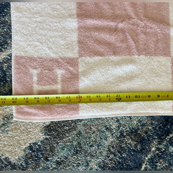 NWOT $220 Hermes Rose Lilas Pink White Towel jacquard terry 100% cotton dust bag - Picture 9 of 16